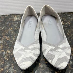 MIA Women's Patterned Gray Flats